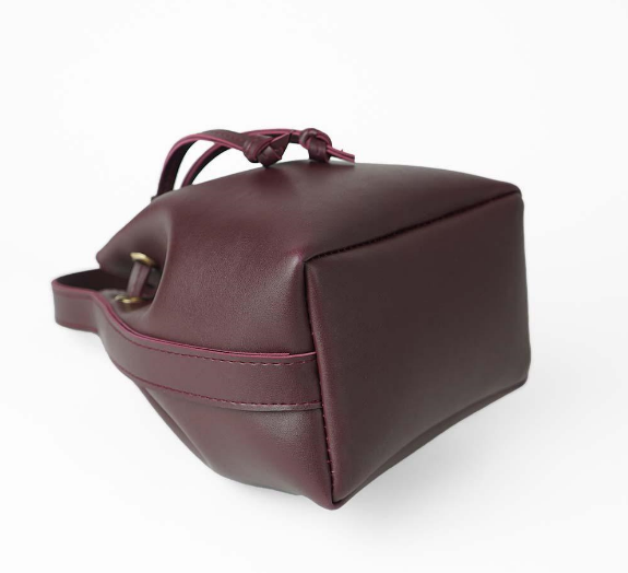 Bucket bag maroon